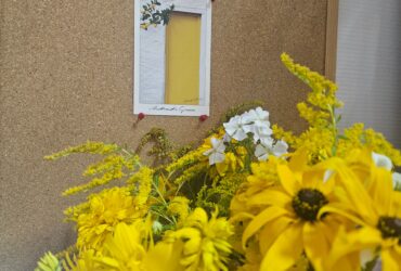 Желтая дверь с лимонами