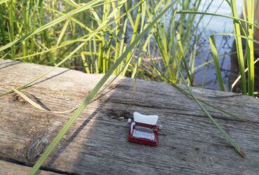 как придумать героя